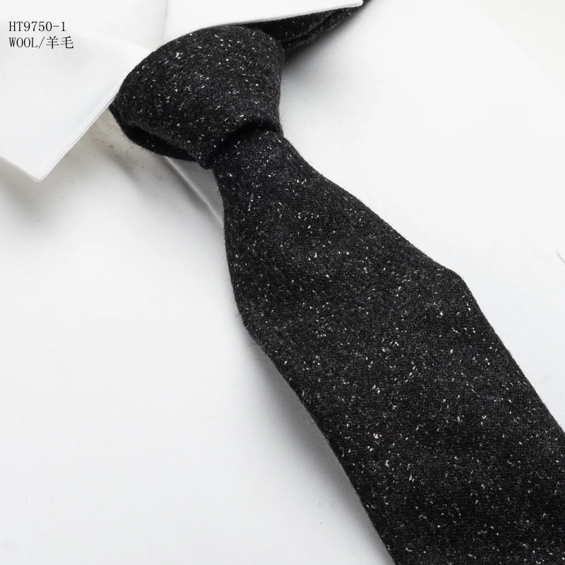 Wholesale Custom Popular Plain Background With Colorful Dot Tie Wool Necktie