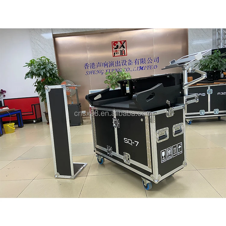 SQ7 flight case.jpg
