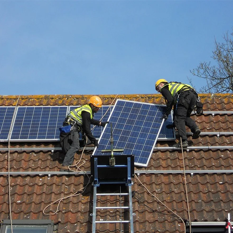Top Quality Self Lifting Equipment Pv Installation Install Lift Elevator Solar Panel for Roofing