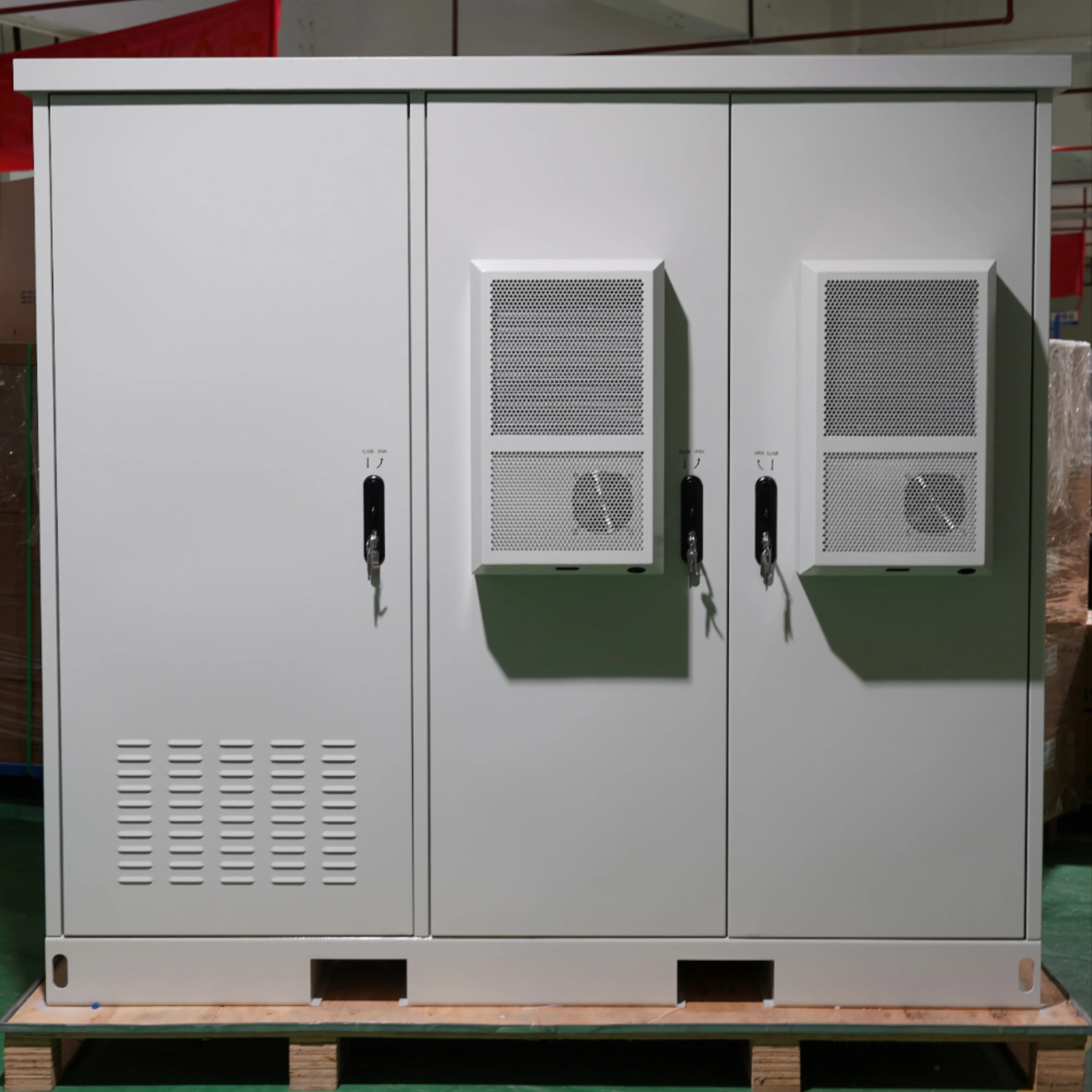 100kw 215kw 230kwh Commercial ESS Solar Power System Outdoor IP65 Power Supply Hybrid Inverter Lithium Ion Battery Packs