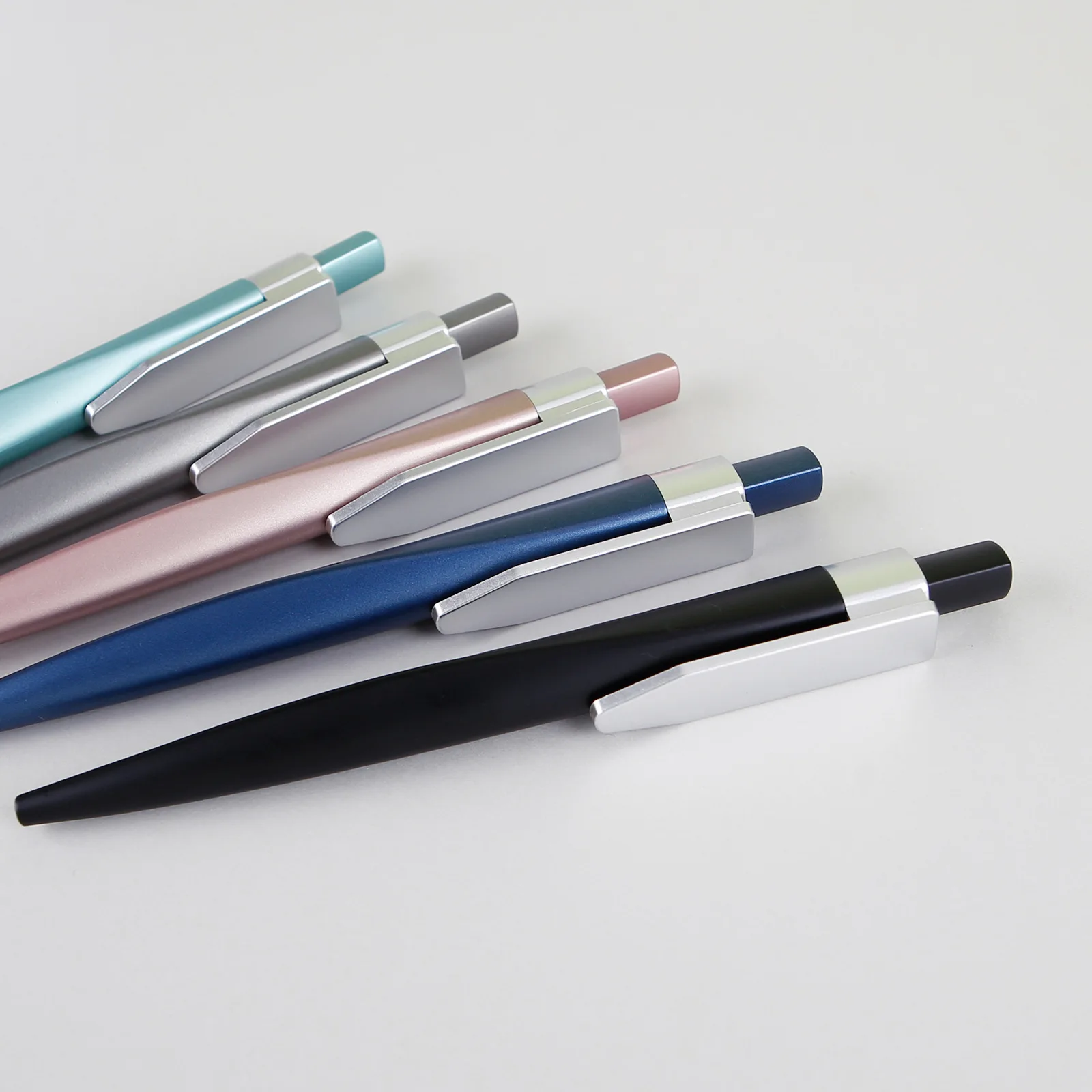 High end Creative Triangle Press Plastic Ballpoint Pen Metal Paint Exhibition Enterprise Office Advertising Gift Logo