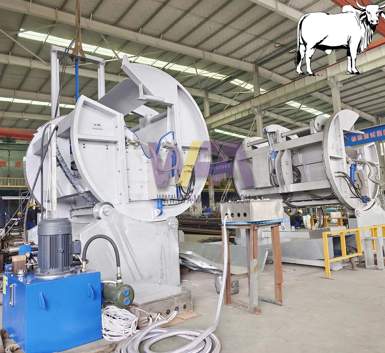 Turnkey Cattle Slaughterhouse Plant Solution Cow Killing Automatic Rotary Halal Slaughtering Box Abattoir Machine
