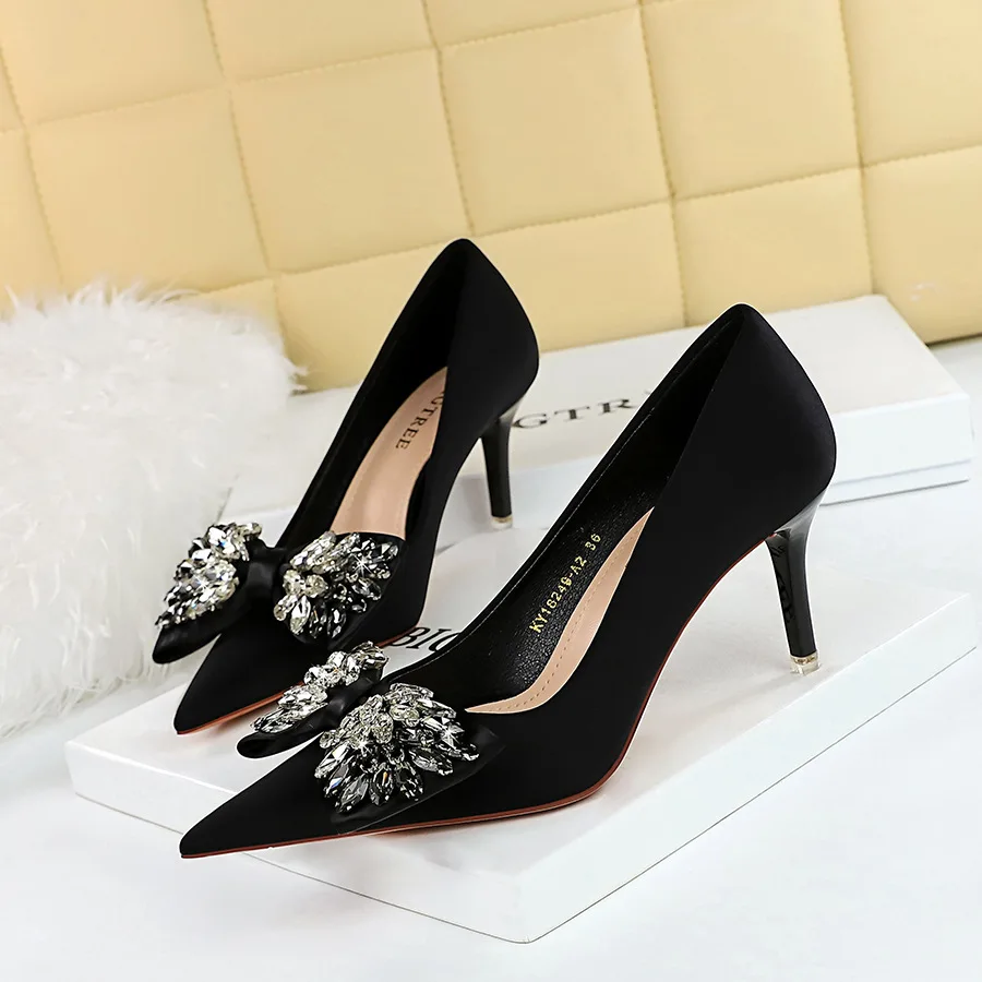 New Women Pumps Luxury Silk Satin Rhinestone Bowknot Buckle Shoe Wrap-toe Shallow High Heel Pumps For Ladies Party Banquet Shoes