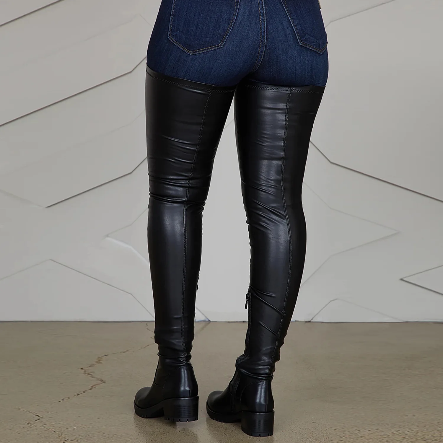 Женские ботфорты из искусственной кожи на шнуровке выше колена плоской подошве большие размеры