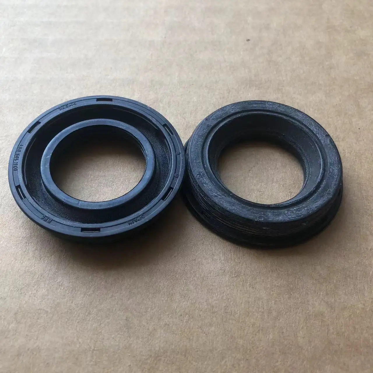High Quality Audi Volkswagen Original Cylinder Head and Camshaft Oil Seals for Wholesale Engine Parts
