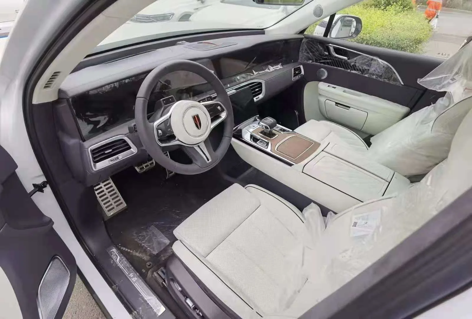 Slightly used 2021 Hongqi E-HS9 Electric SUV ,NEDC Range 510 km