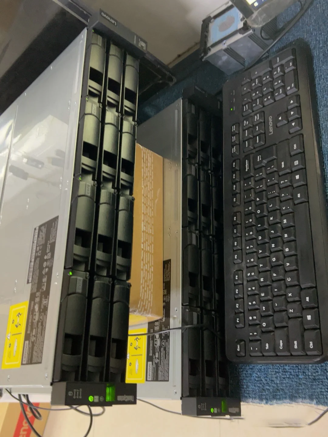 ThinkSystem server storage DE6000H 4U Hybrid Flash Array rack server networking storage