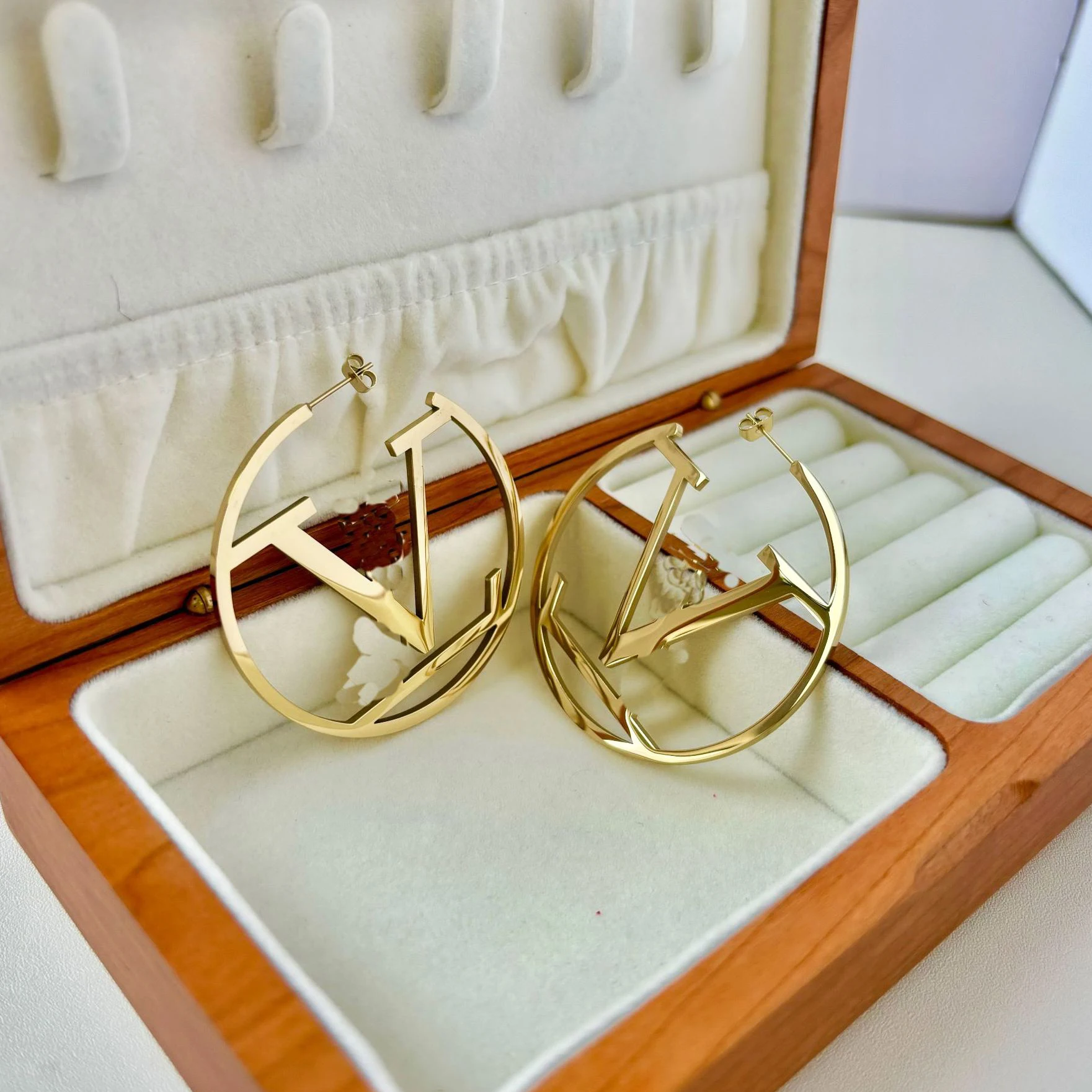 Fashion Brand 5Cm 18K Gold Plated Stainless Steel  V Dc F Latest Style Aretes Designer Big Earrings