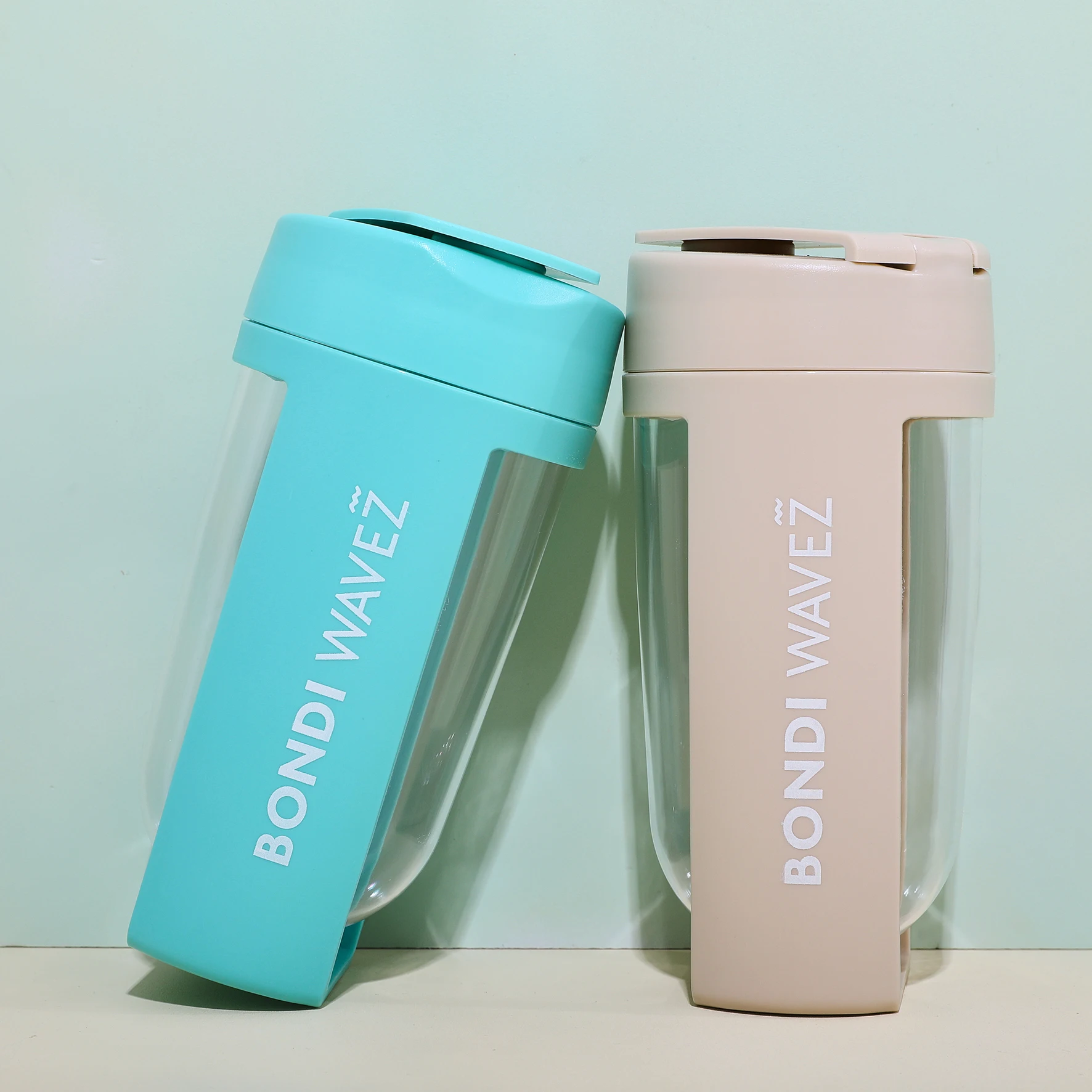 2022 Hot Sell Portable Bpa Free Plastic Gym Protein Powder Shaker Water Bottle 600ml With Ball