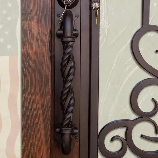 Чугунные декоративные дверные ручки и замки
