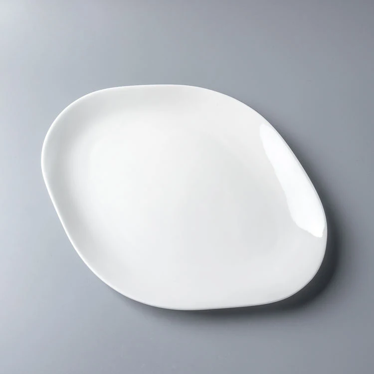 OEM 8/10/12/14Inch Food Grade Material White Oval Ceramic Plate Dinnerware For Star Restaurant Hotel
