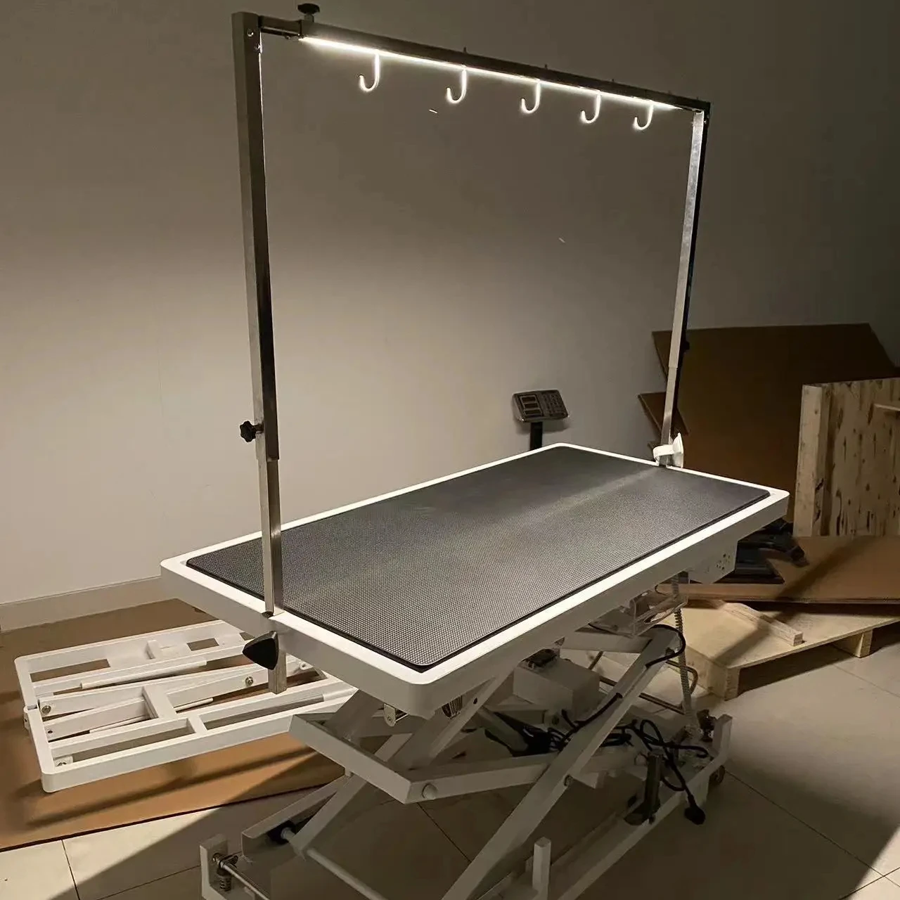 HF-80402-LED Overhead LED lighting grooming arm, with adjustable brightness and light temperature, two aluminum clamps