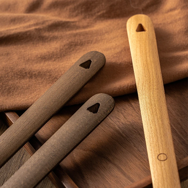 Newest Eco Friendly Wooden Extra Long Handle Magnetic Shoe Horn