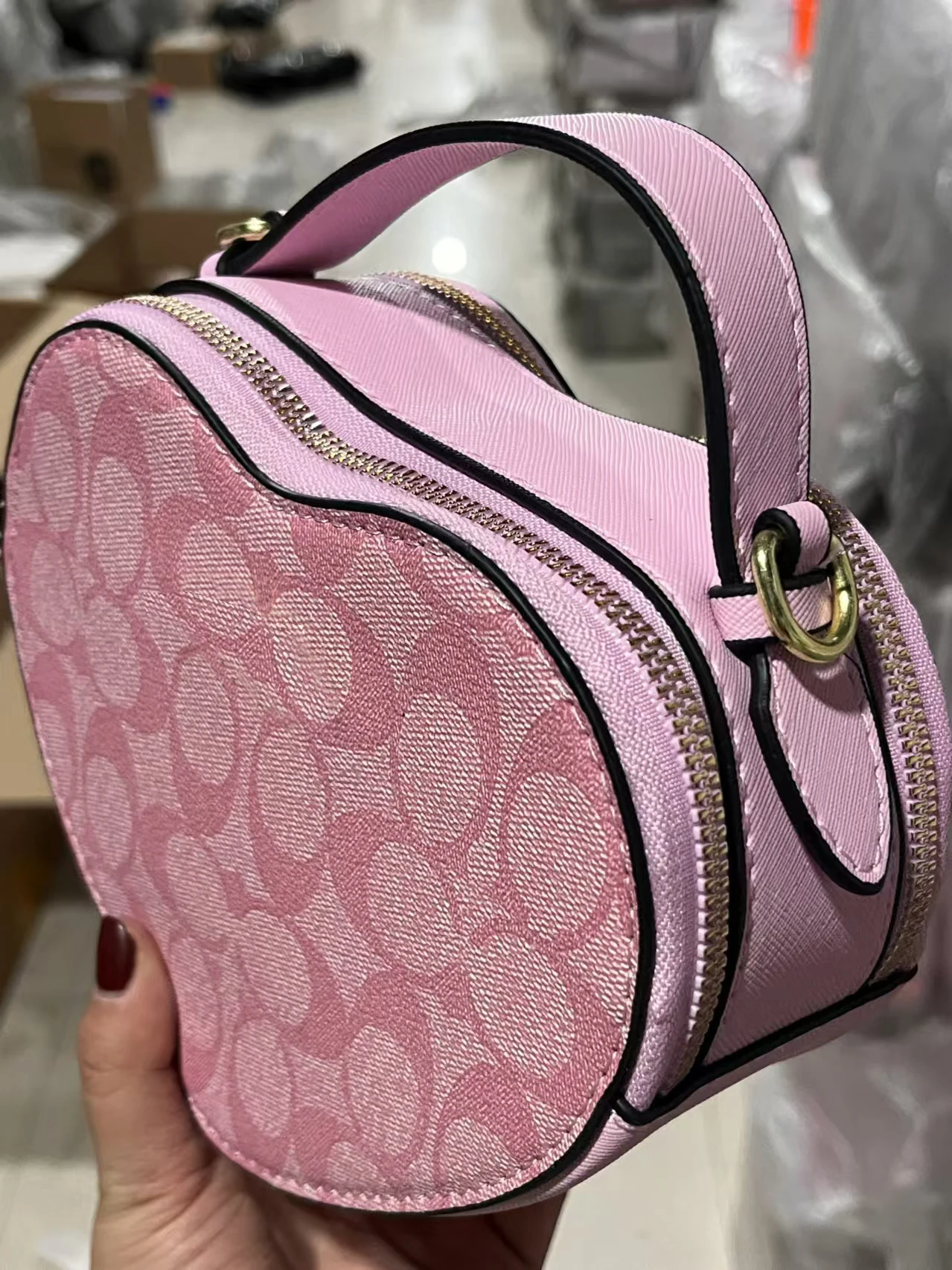 2024 new brand heart-shaped waterproof shoulder bag women heart-shaped PU leather bag