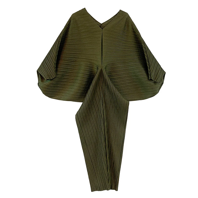 OEM customized hot products are popular Loose V-neck irregular bat sleeve Pleated Dress for women