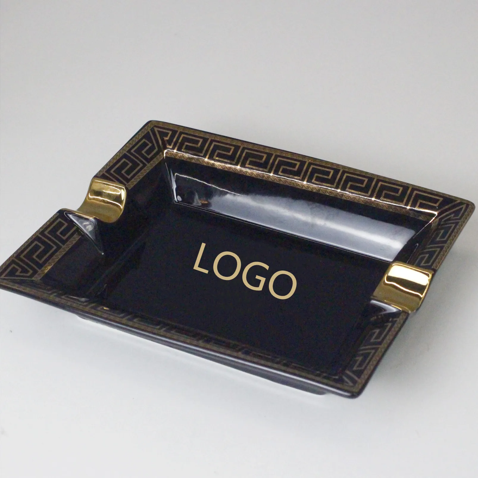Ceramic Cigar Ashtray Customized logo Luxury Black Color with Gold Design Cigar Accessory As Gift for Smoking Shop