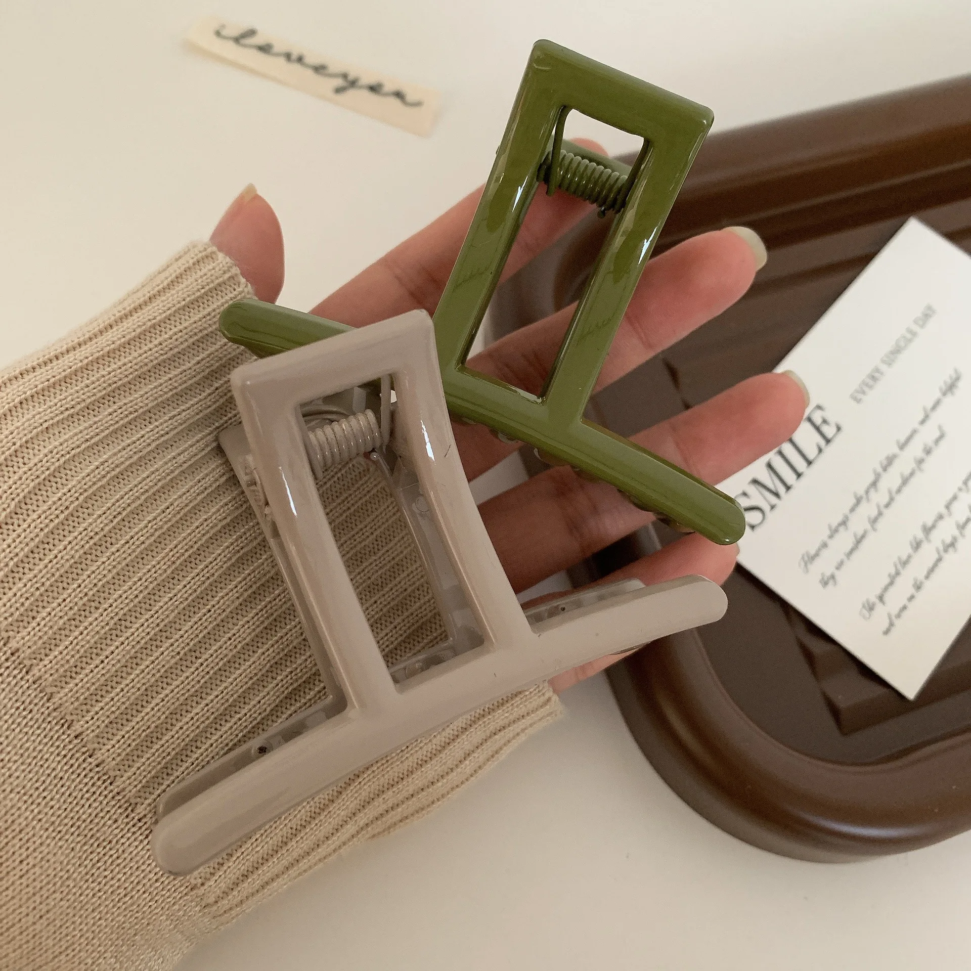 GIRLIZE Wholesale Fashion 8cm Color Hollow Geometric Crossed Wave Big Plastic Acrylic Women Hair Claw Clip For Thick Hair