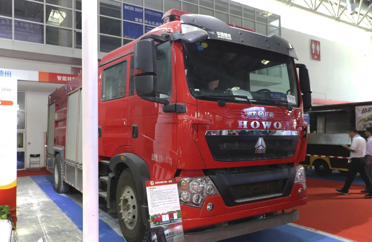 Hydraulic Ladder Lighting Rescue Spray Body Water Mist 6*4 Fire Fighting Truck