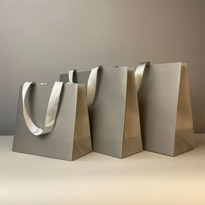 Подарочные пакеты с ручками для покупок из бумаги логотипом на