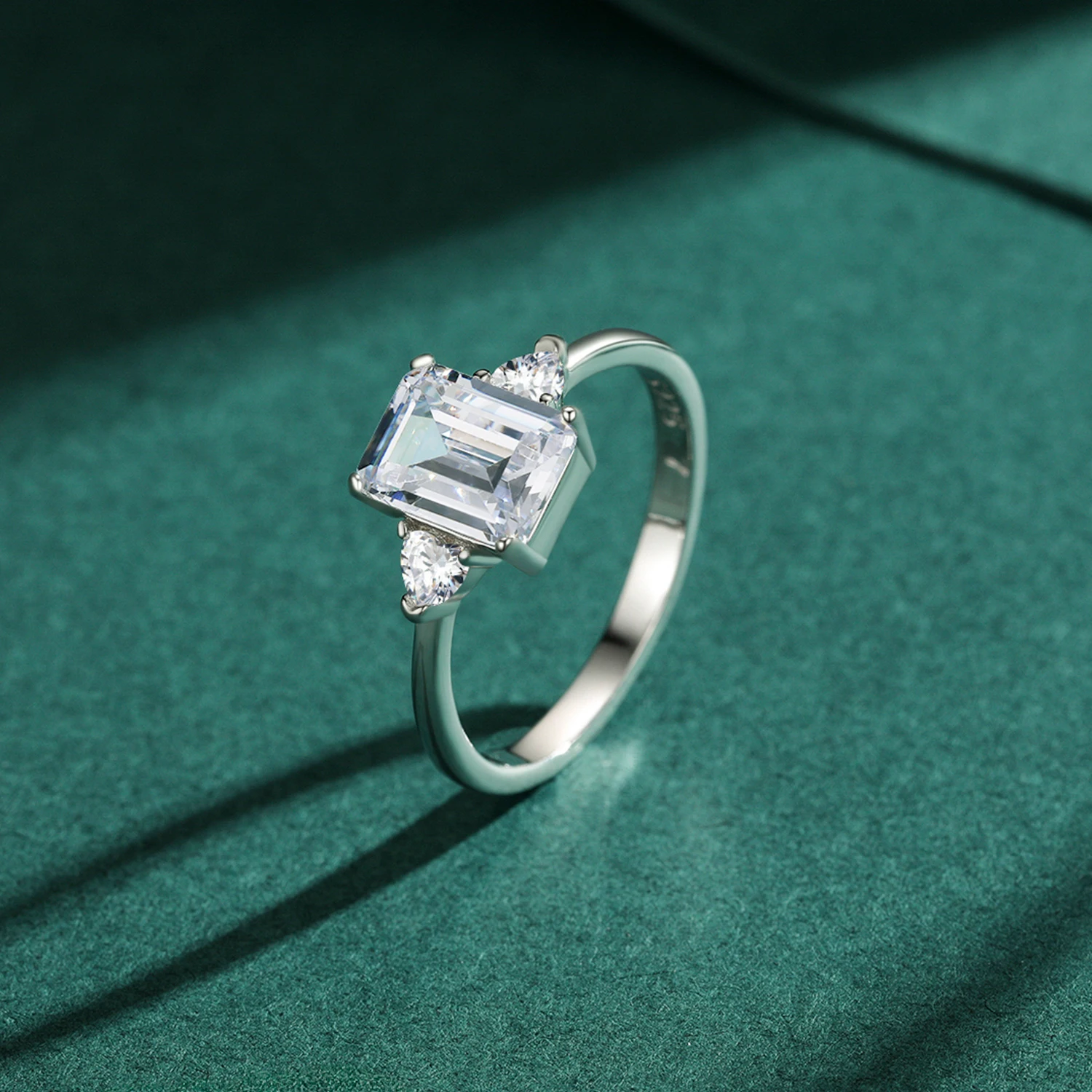 100% 925 Sterling Silver Luxury Rectangle Emerald Cut 2CT Clear AAAAA CZ Finger Rings For Women Statement Wedding Jewelry