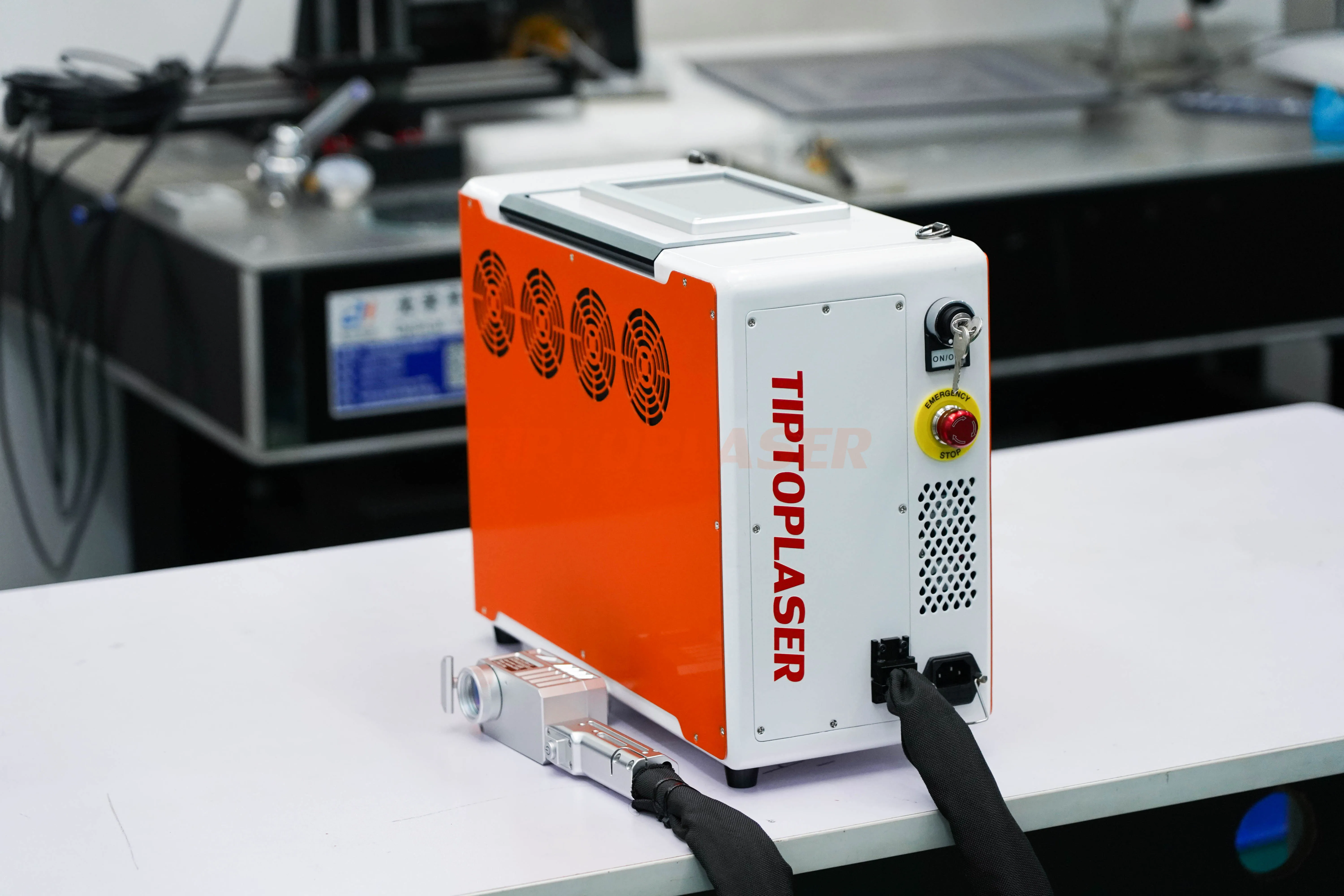 Factory Price Lazer Cleaner For Removing  Oil Paint Wood Steel Iron Handheld Metal Pulse Laser Cleaning Machine 50W100W200W