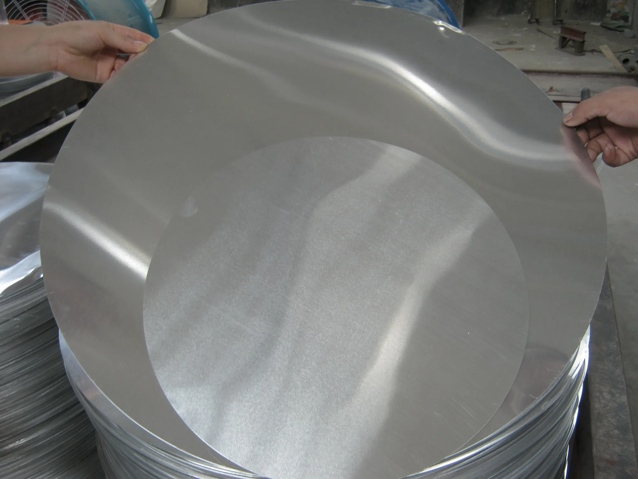 China manufacturer round 1050/1060/1070/1100/3003/3004/5052/6061/5754/8011 aluminum disc circle sheet