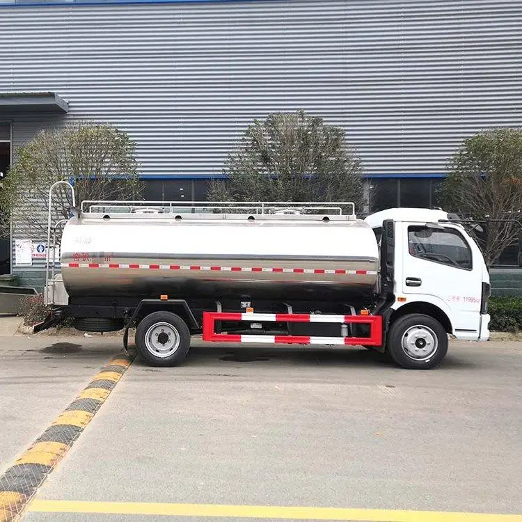 Dongfeng Dolica 8.5 Square Milk Truck Food-Grade Stainless Steel Tank Safe Efficient and Reliable Milk Transport