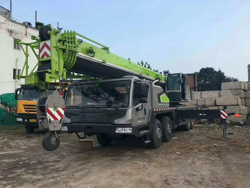Chinese top brand  hoisting machine 55ton 59m rc hydraulic truck crane ZTC550H5 in stock