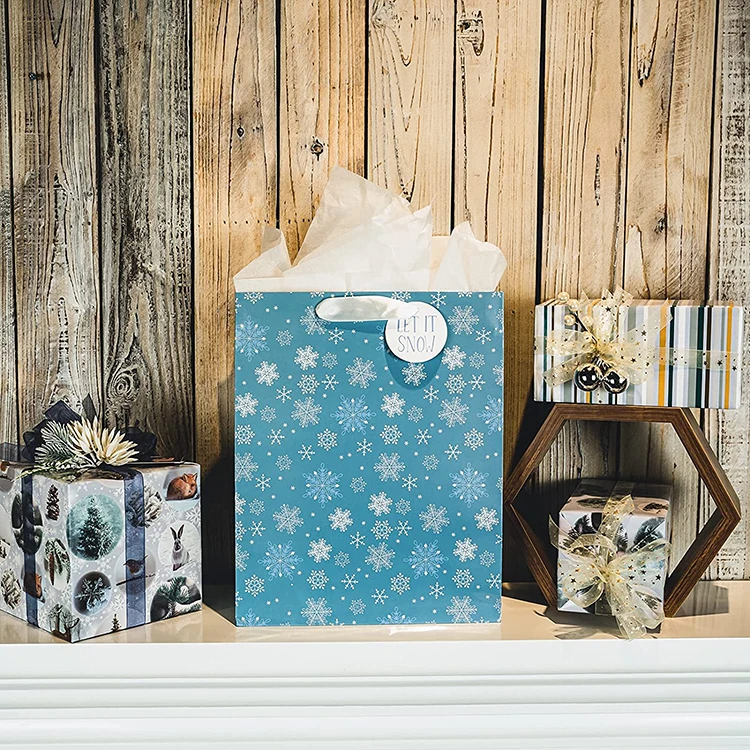 high-quality Xmas Decorative Party paper Snowman Snowflake Large Christmas Gift Bag with heart-shaped pocket