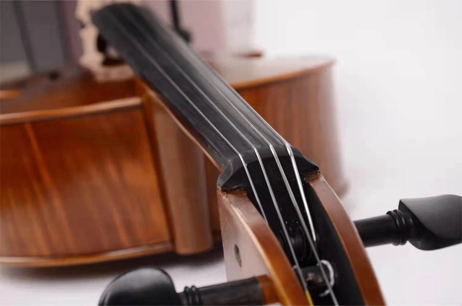 Professional production of handmade solid wood cello, high-quality violin for beginner players
