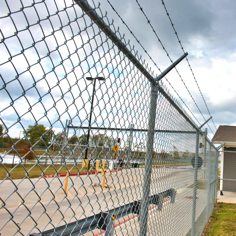Low price galvanized and pvc coated chain link fence diamond wire mesh for metal fence football ground net