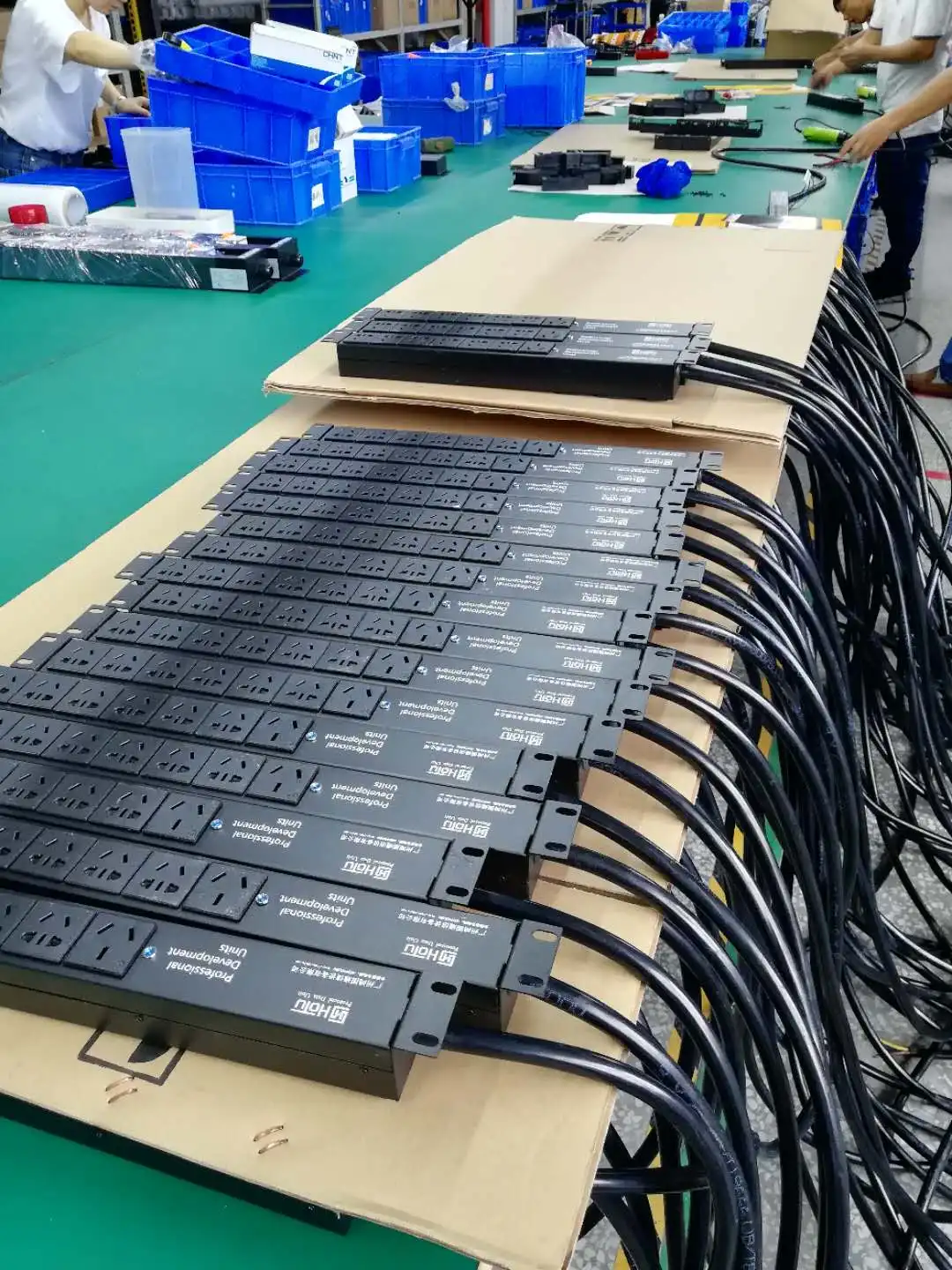 12 Outlet Managed PDU, Rackmount Power Distribution Unit,1 x Gigabit RJ-45 Port, Overload Protection, Surge Protection PDU