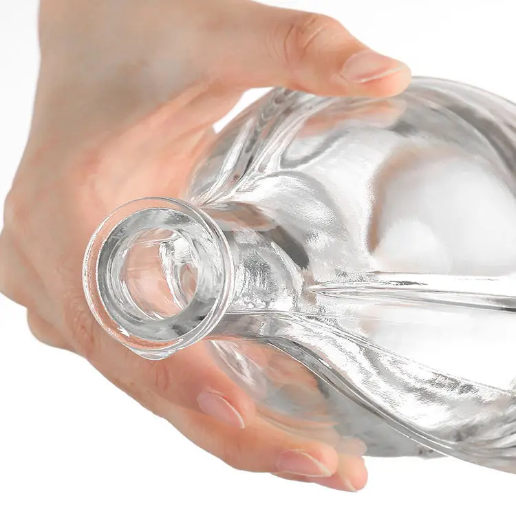 2024 hot sale 500ml Crystal white high-grade empty glass bottle unique empty glass brandy whisky bottle 500ml