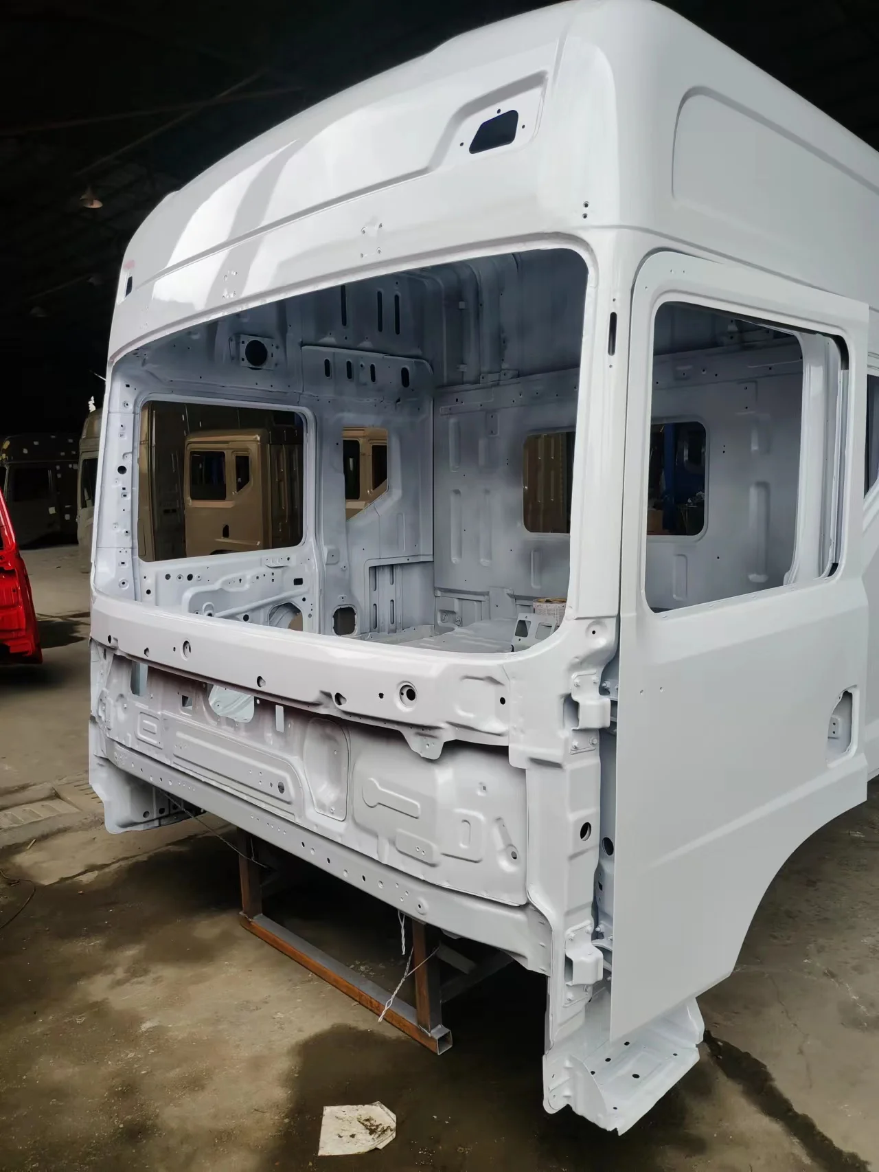 Steel Part Manufacturer Body Spare Parts Cab Assembly Truck D12 Body Shell