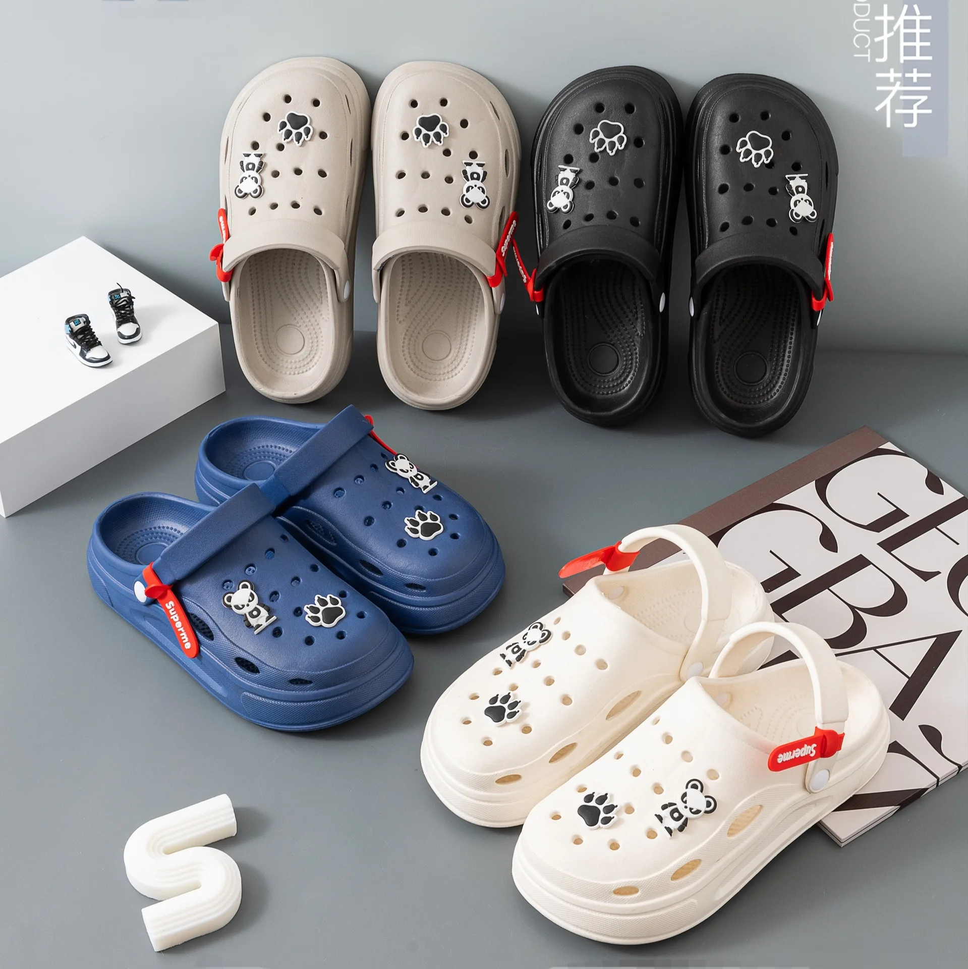 Fashion Clogs Shoes Sandals Outdoor Soft Platform Soles With Bear Design Unisex Slide Sandals Clogs