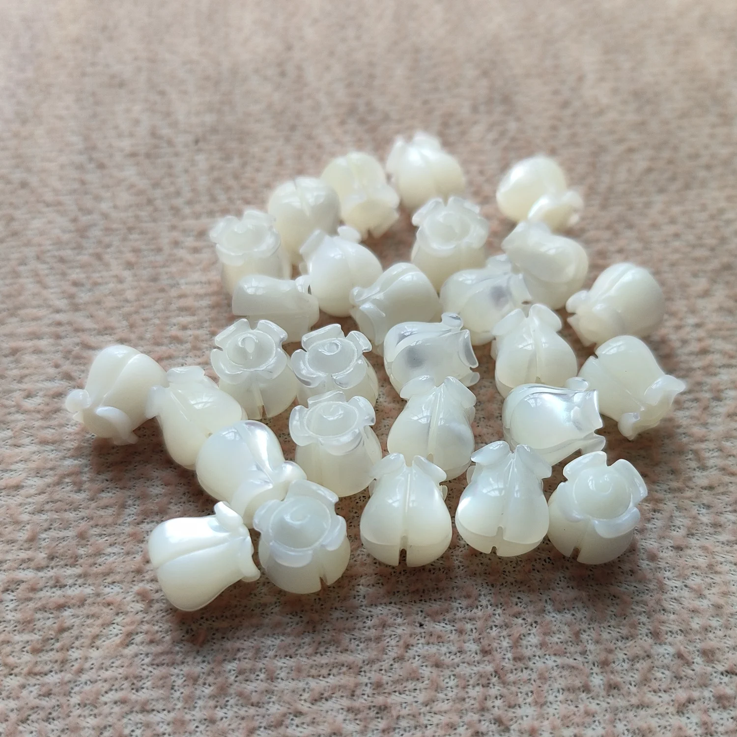 Hot sale hawaiian crown flower bead mother of pearl crown loose bead