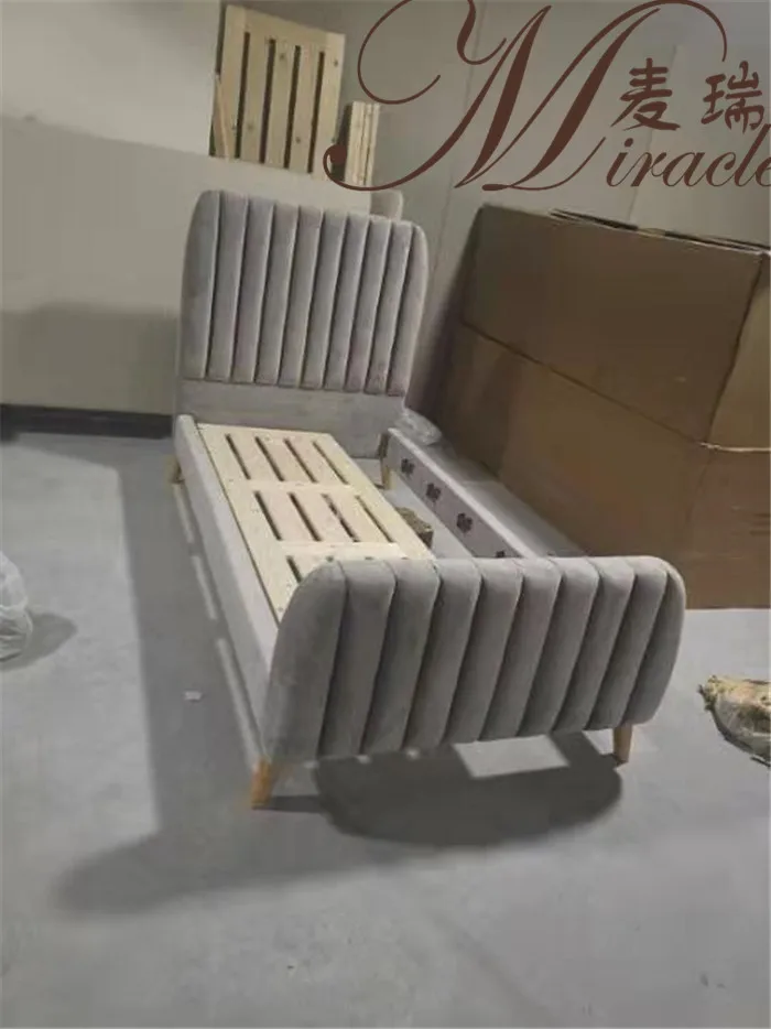 Beautiful Pink Color Queen Size Princess Bed With Gold Metal Frame