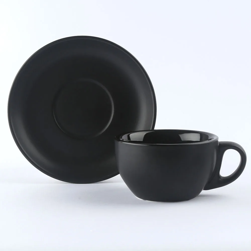 Матовая черная керамическая фарфоровая чашка эспрессо капучино и набор блюдец