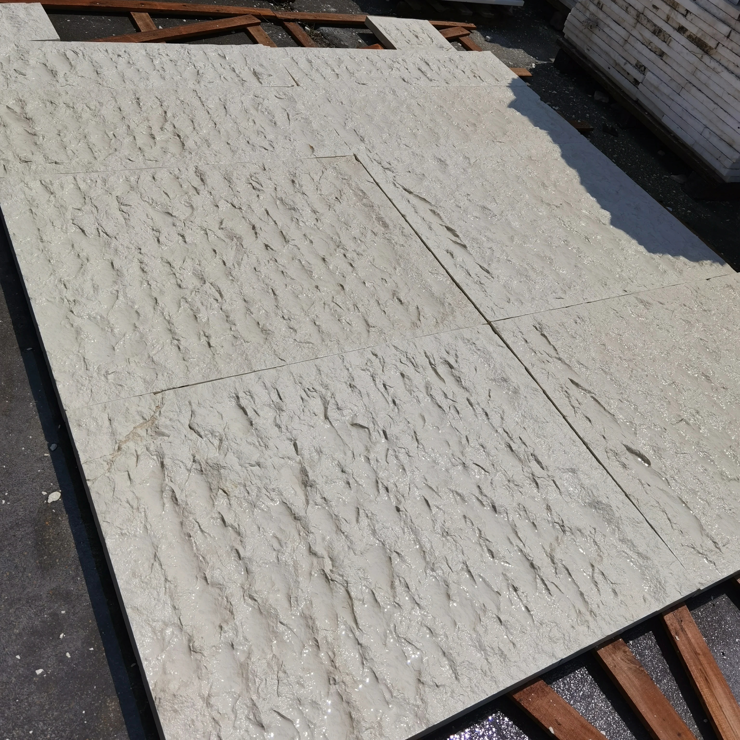 SH STONE Factory White Jura Limestone Dry Stack Natural Stone Wall Cladding Veneer Exterior Mushroom Surface Wall Stone