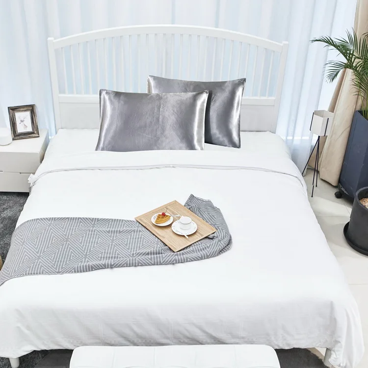 silk pillowcase (1).jpg