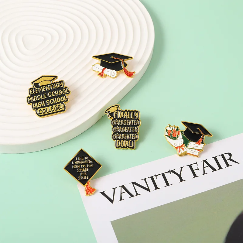 Congrats Graduation Cap Enamel Lapel Pin School Academic Customize Flower Gold Plated Glitter Metal Brooch Pins Graduate Gift