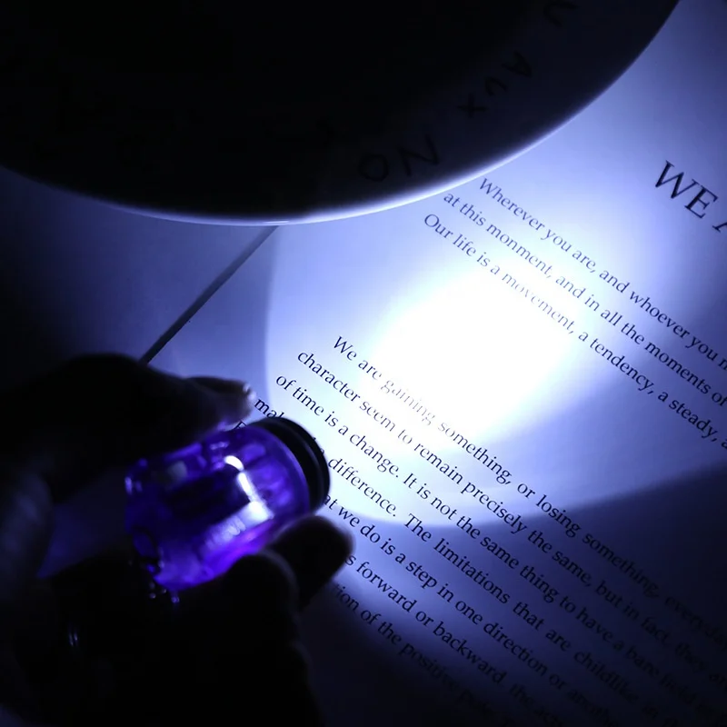 Hot sell Small LED mini key chain novelty flashlight Mini flashlight keychain