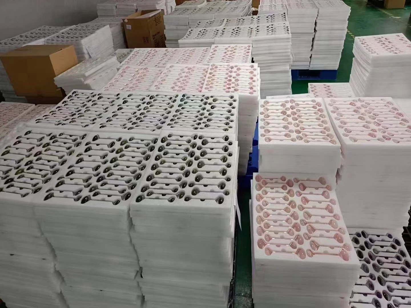 2021 rose quartz face massage  natural stone gouache scraper jade roller