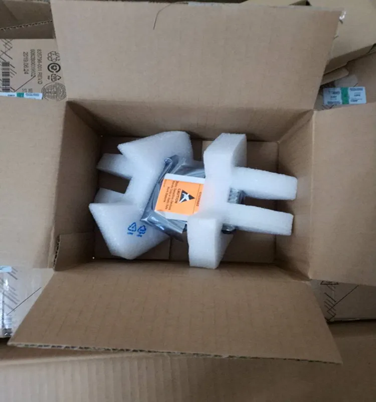 6.4TB SAS 12G Mixed Use SFF SC PM6 SSD  P26362-B21