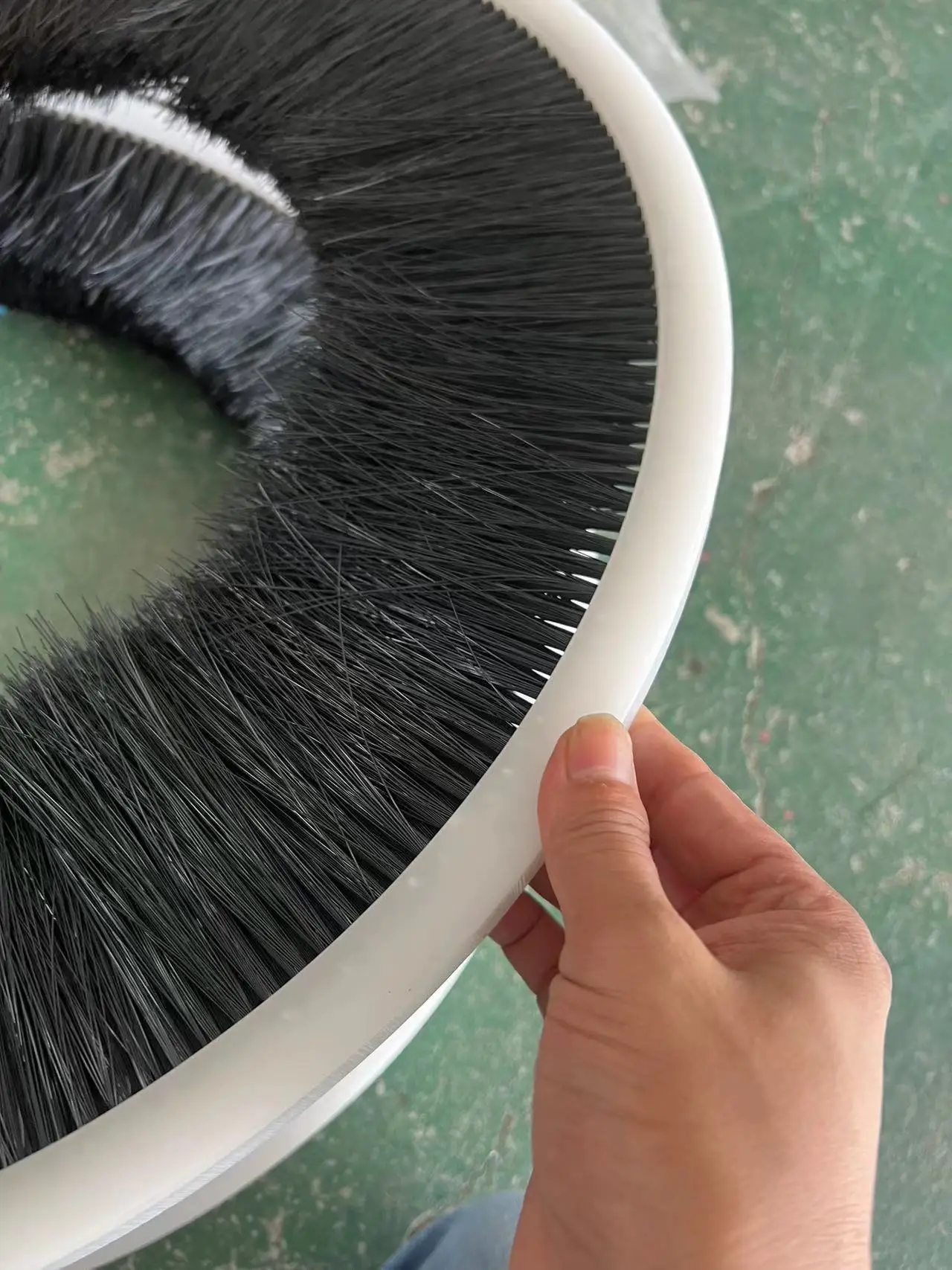 Manufacturer Customized round Brush Nylon Brush with Coil Spring Synthetic Fiber Material OEM Support