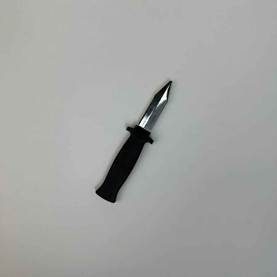 Best Price Black Plastic Knife Prop Costume Disappearing Dagger Knife Realistic Trick Gadget Toy for Halloween Fools Day Party