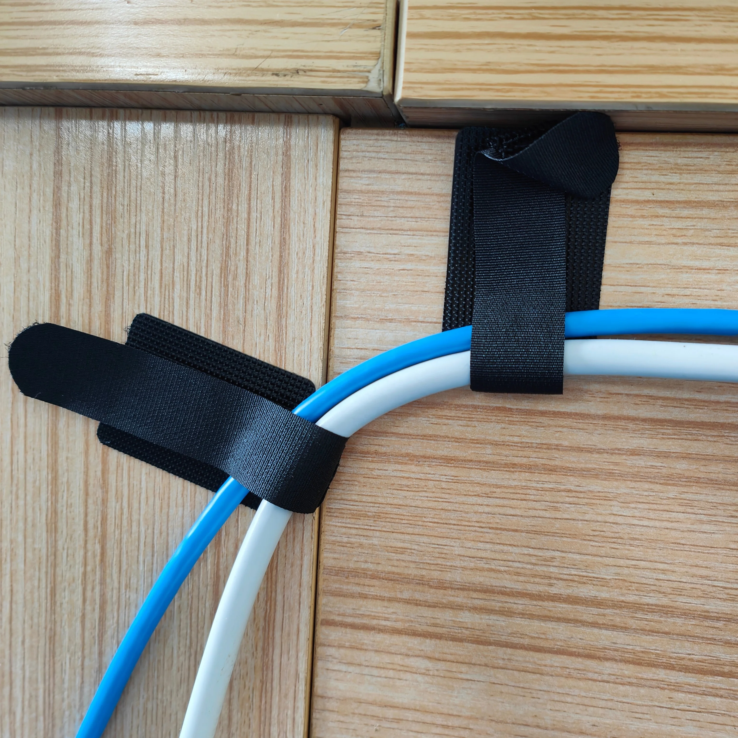New Arrival Adhesive Hook and Loop Four Colors Klettband Back Glue Releasable Cable Organizer Hook and Loop Cable Tie