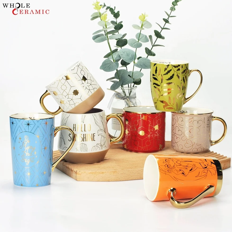 A Grade Novel Christmas Gift Gold Handle 3D Ceramic Coffee Mug with Lid and Spoon Custom Cup Small MOQ Manufacturer