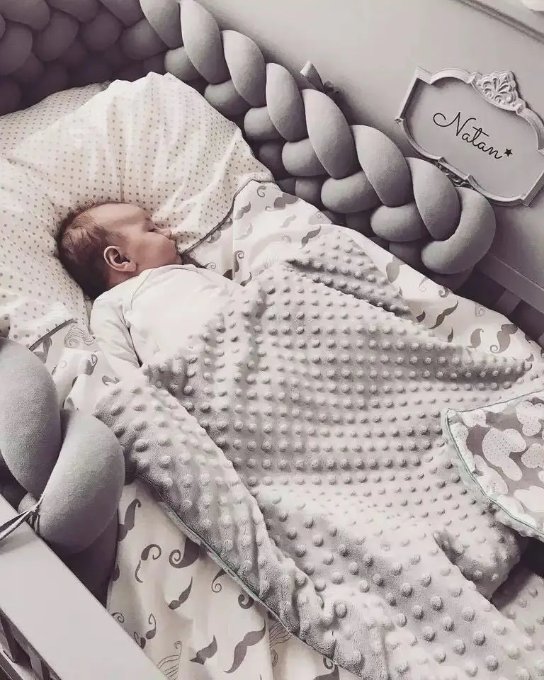 2021 DIY Handmade soft plush newborn cot braided baby crib bumper knotted bed bumper nursey