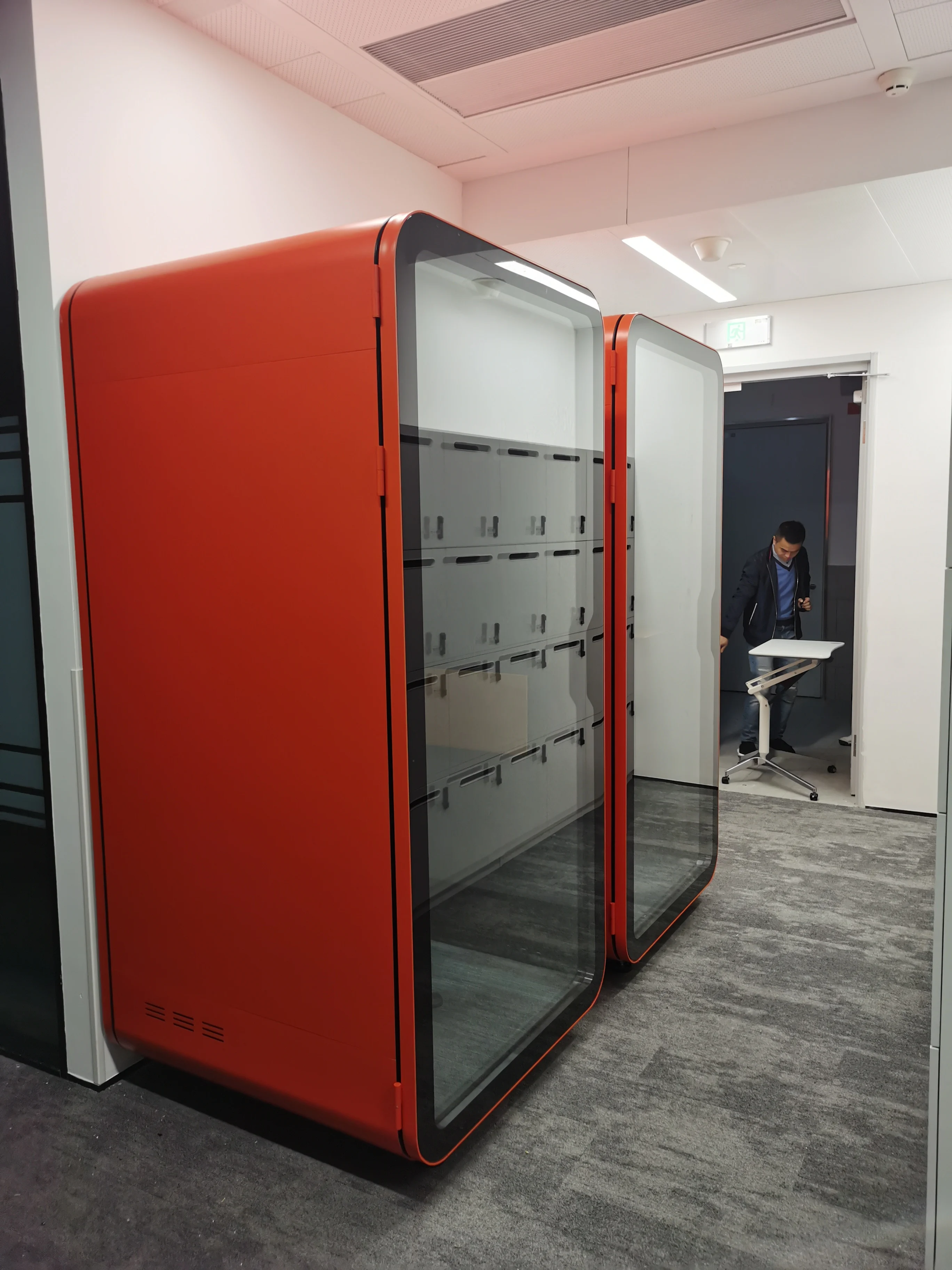 Универсальное офисное пространство размером 1080x1080x2200 см цвет под заказ